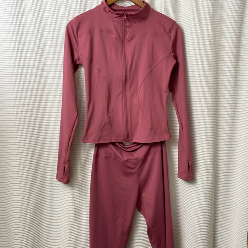 ( Brand New ! ) Women’s Athletic Tracksuit